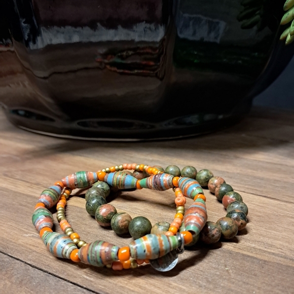 Bundle Of Beaded Bracelets (3) - Picture 3 of 3